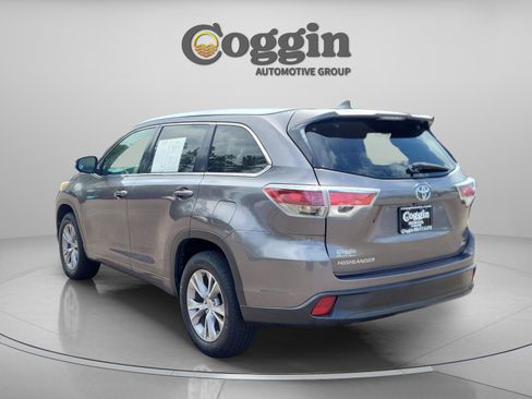 Used 2015 Toyota Highlander XLE FWD image 3