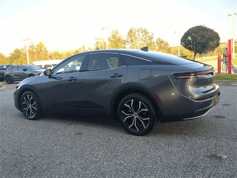 Used 2023 Toyota Crown Limited image 6