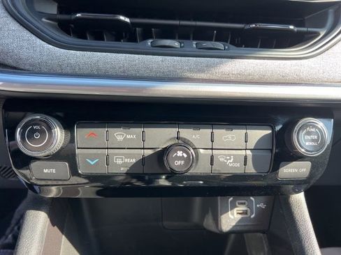 Used 2023 Jeep Compass Latitude image 21