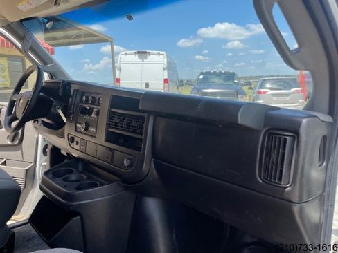 Used 2016 Chevrolet Express 3500 image 26