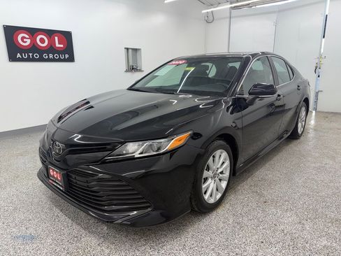 Used 2020 Toyota Camry LE w/ Convenience Package image 5