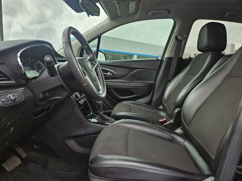 Used 2021 Buick Encore Preferred w/ Safety Package II image 9