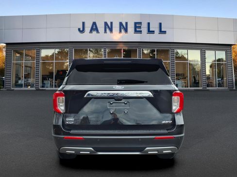 Used 2022 Ford Explorer XLT w/ Equipment Group 202A image 6