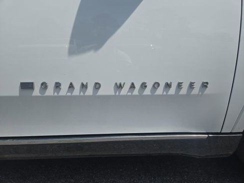 Used 2022 Jeep Grand Wagoneer Series II w/ Premium Group II AWD/4WD image 15