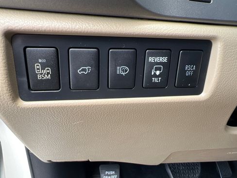 Used 2014 Toyota Sequoia Platinum AWD/4WD image 19