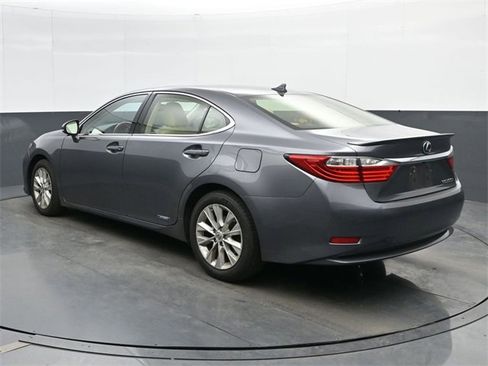 Used 2013 Lexus ES 300h w/ Luxury Pkg image 6