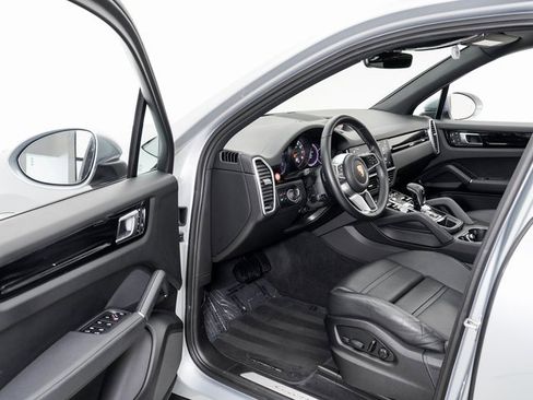 Used 2023 Porsche Cayenne image 7