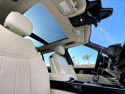 Used 2023 Land Rover Range Rover Long Wheelbase SE image 21