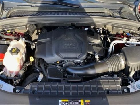 Used 2022 Jeep Grand Cherokee L Overland w/ Luxury Tech Group IV AWD/4WD image 8