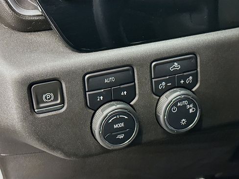 Used 2023 Chevrolet Silverado 1500 LT AWD/4WD image 17