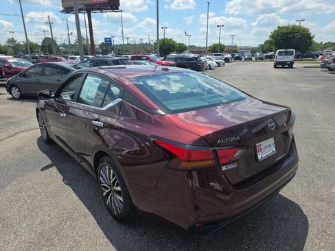 Used 2025 Nissan Altima 2.5 SV FWD image 6