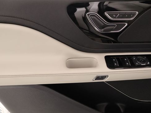 New 2026 Lincoln Aviator AWD w/ Jet Appearance Package image 17