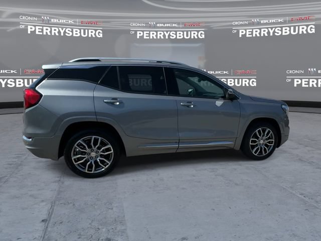 Used 2023 GMC Terrain Denali w/ Denali Premium Package AWD/4WD image 8