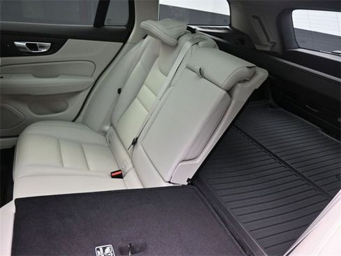 Used 2024 Volvo V60 B5 Cross Country Plus image 22