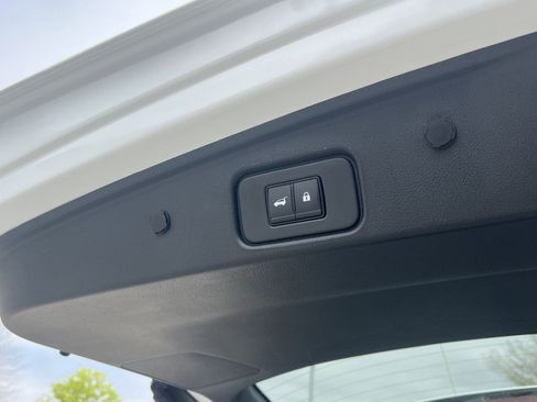 New 2026 Nissan Pathfinder Platinum FWD image 24