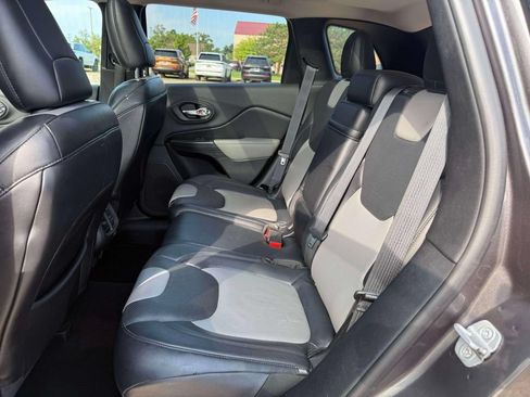 Used 2014 Jeep Cherokee Limited w/ Luxury Group AWD/4WD image 13