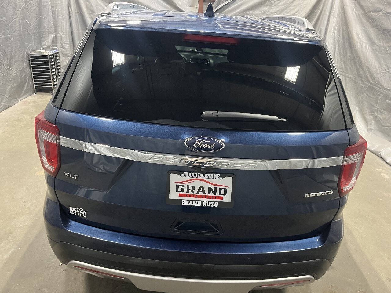 Used 2016 Ford Explorer XLT w/ Equipment Group 202A FWD image 5