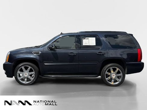 Used 2013 Cadillac Escalade Luxury AWD/4WD image 2