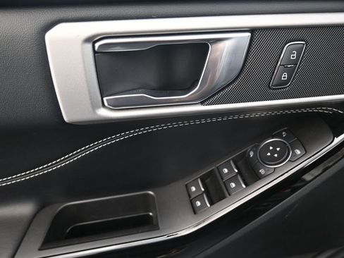 Used 2022 Ford Explorer ST image 14
