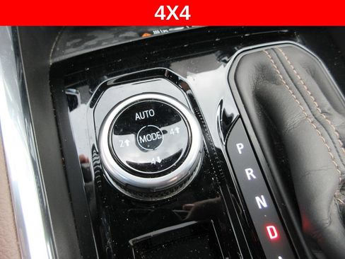 Used 2024 GMC Canyon Denali AWD/4WD image 32
