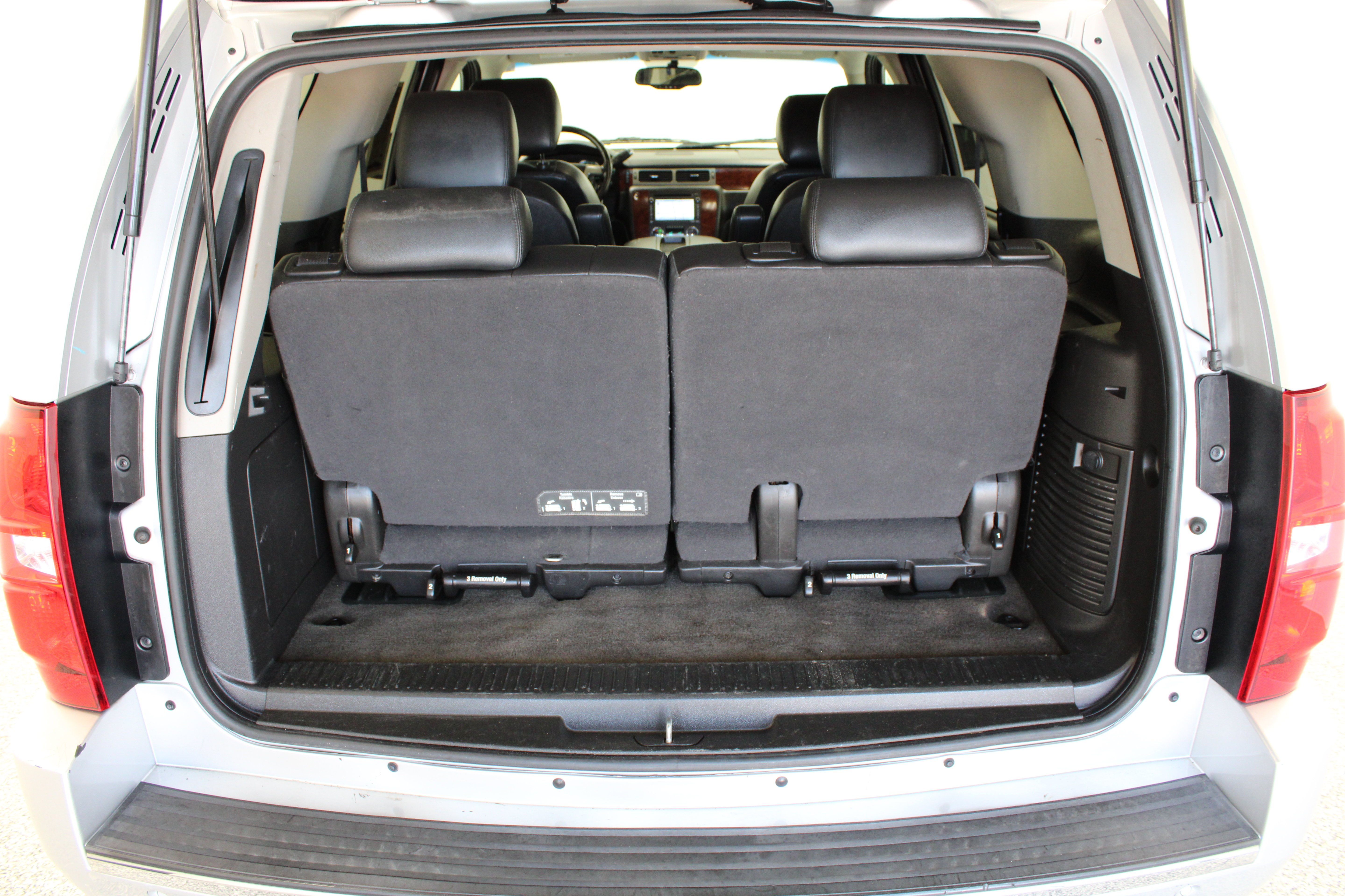 Used 2013 Chevrolet Tahoe LTZ RWD image 35