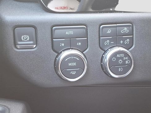 Used 2025 GMC Sierra 1500 SLT AWD/4WD image 8