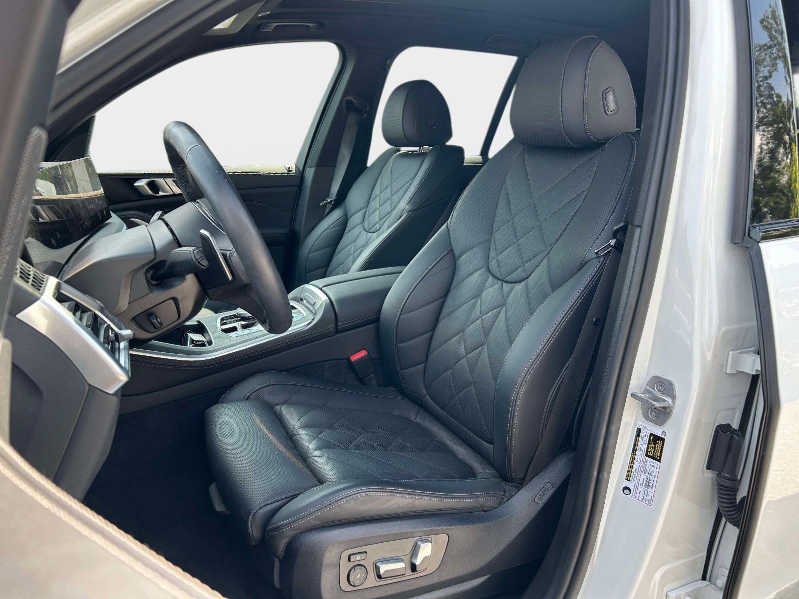 Used 2024 BMW X5 sDrive40i w/ M Sport Package RWD image 13