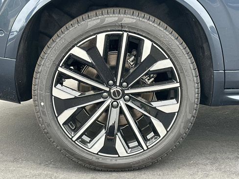 New 2026 Volvo XC90 T8 Plus w/ Protection Package Premier AWD/4WD image 24