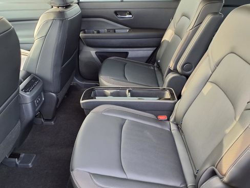 New 2026 Nissan Pathfinder SL w/ SL Premium Package image 9