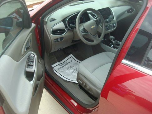 Used 2025 Chevrolet Malibu LT FWD image 13