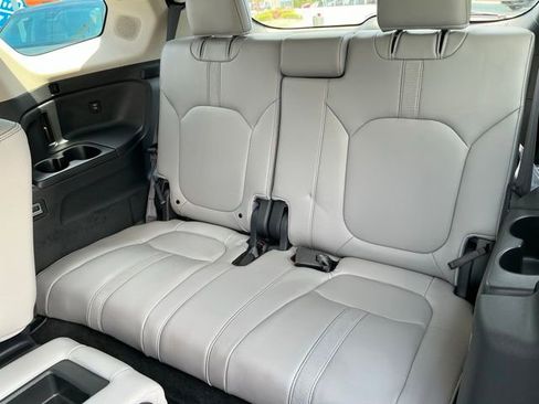 Certified 2025 Honda Pilot Touring image 9