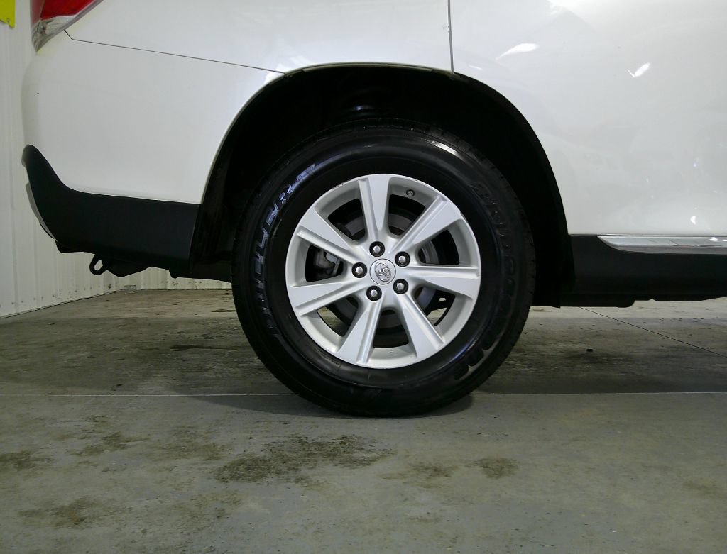 Used 2013 Toyota Highlander Plus FWD image 7