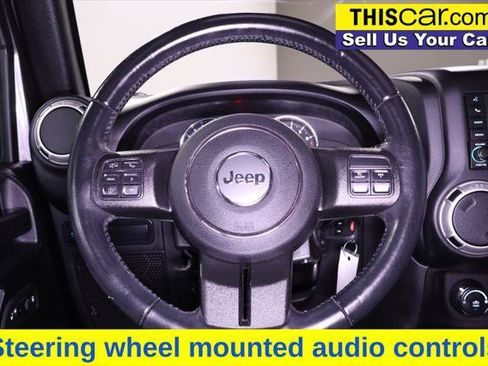 Used 2018 Jeep Wrangler Unlimited Rubicon w/ Connectivity Group AWD/4WD image 17