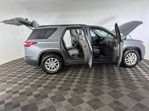 Used 2020 Chevrolet Traverse LT AWD/4WD image 17