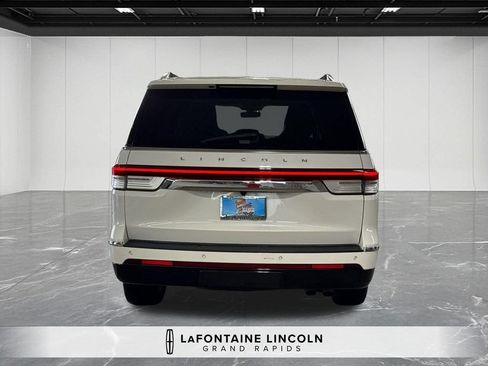 Used 2022 Lincoln Navigator Reserve AWD/4WD image 4