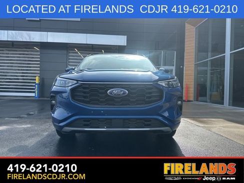 Used 2023 Ford Escape ST-Line Select AWD/4WD image 2