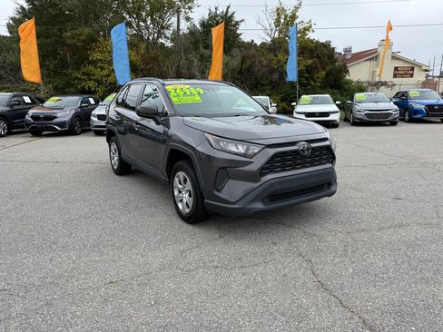 Used 2021 Toyota RAV4 LE image 7