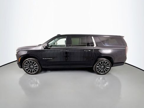 Used 2025 Chevrolet Suburban High Country AWD/4WD image 4
