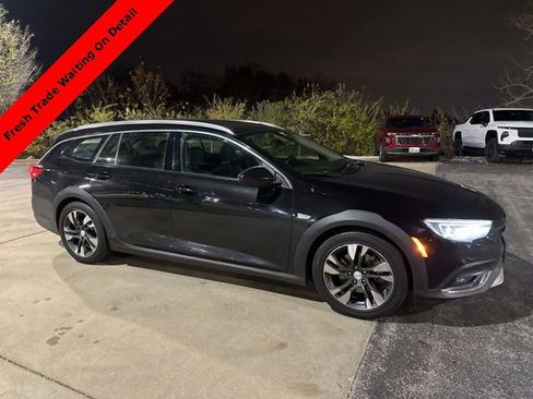 Used 2019 Buick Regal Essence w/ Driver Confidence Package I image 2