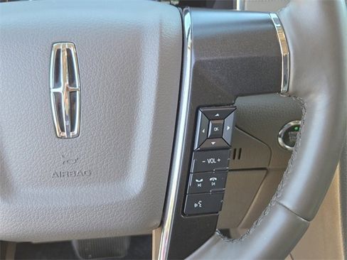 Used 2015 Lincoln Navigator 4WD image 23