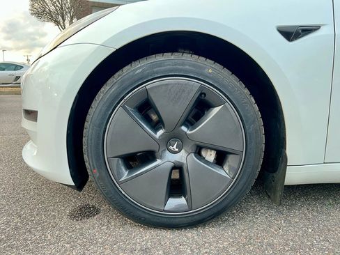 Used 2023 Tesla Model 3 Standard Range image 14