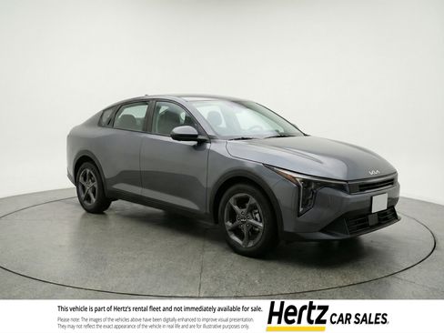 Used 2025 Kia K4 LXS image 1