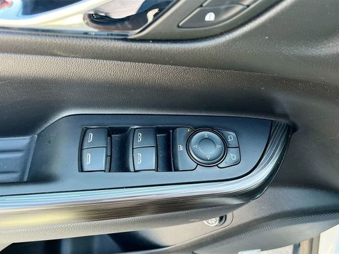 Used 2023 GMC Acadia SLT image 18