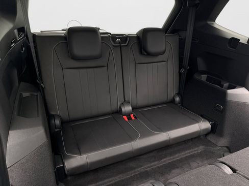Used 2023 Volkswagen Tiguan SE R-Line FWD image 20