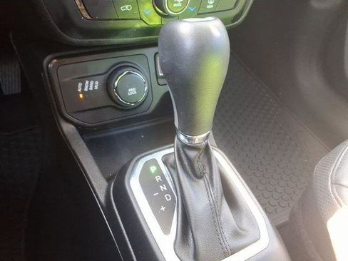 Certified 2023 Jeep Renegade Limited AWD/4WD image 18