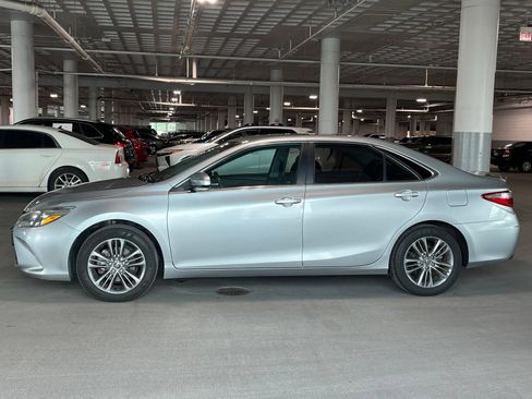 Used 2016 Toyota Camry SE FWD image 7