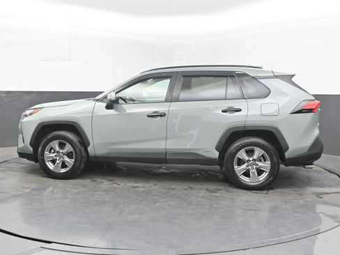 Used 2022 Toyota RAV4 XLE AWD/4WD image 5