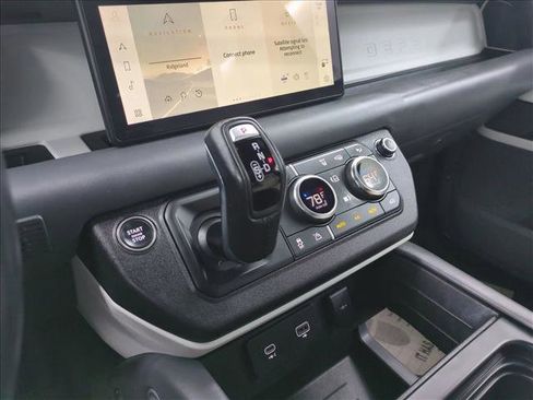 Used 2023 Land Rover Defender 110 SE image 12