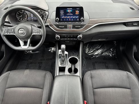 Used 2024 Nissan Altima 2.5 SV image 10