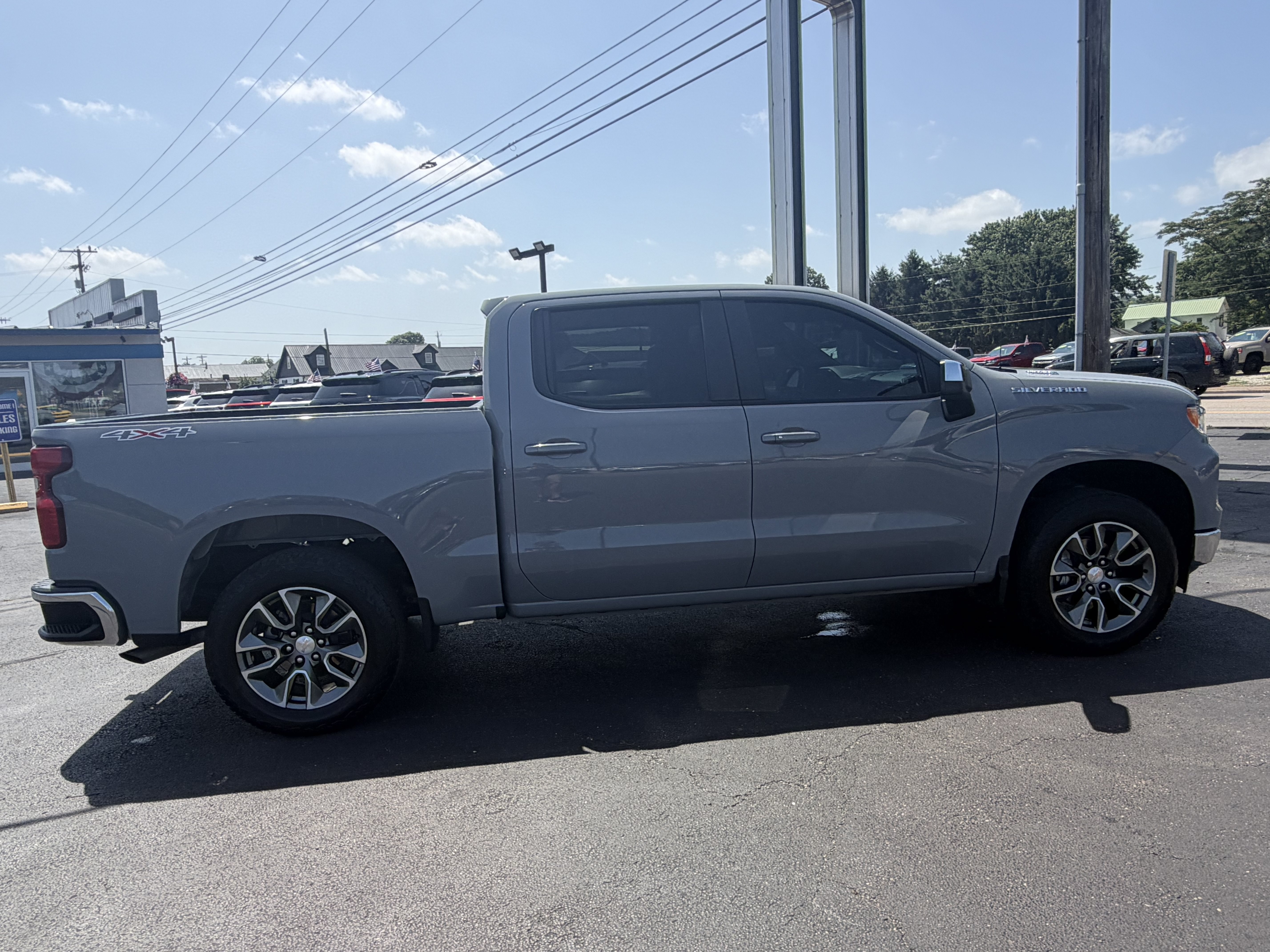 Used 2024 Chevrolet Silverado 1500 LT AWD/4WD image 6
